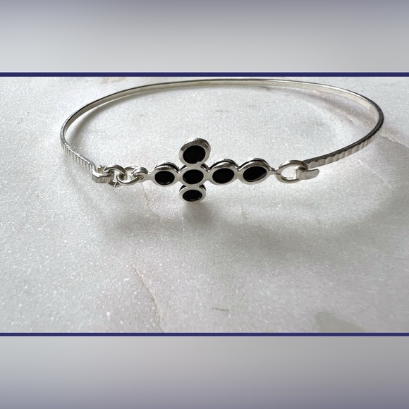 Sophisticated Silver and Black Stone Bracelet - Picture 1 of 1
